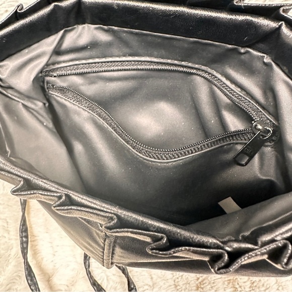 Vintage Chic Black Leather Clutch with strap, Metal inside makes diamond opening - Picture 6 of 8